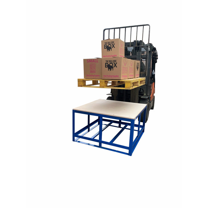 Pallet packing table lifting